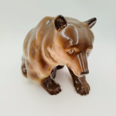 Статуэтка "Медведь бурый", скульптор П.П. Веселов, фарфор, аэрография, Ленинградский фарфоровый завод (ЛФЗ), Российская Федерация, 1991-2005 гг.