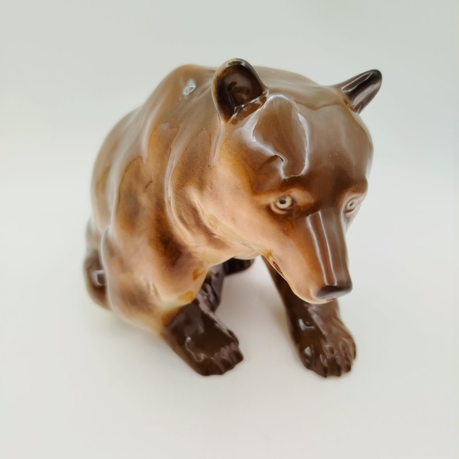 Статуэтка "Медведь бурый", скульптор П.П. Веселов, фарфор, аэрография, Ленинградский фарфоровый завод (ЛФЗ), Российская Федерация, 1991-2005 гг.