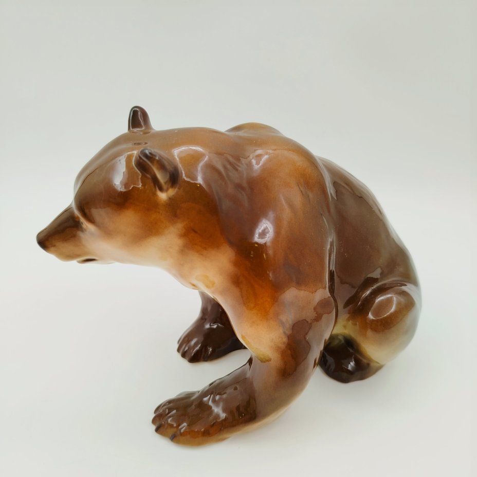 Статуэтка "Медведь бурый", скульптор П.П. Веселов, фарфор, аэрография, Ленинградский фарфоровый завод (ЛФЗ), Российская Федерация, 1991-2005 гг.