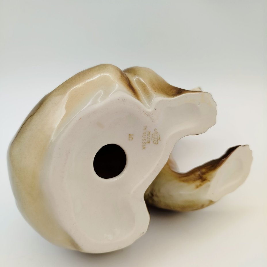 Статуэтка "Медведь бурый", скульптор П.П. Веселов, фарфор, аэрография, Ленинградский фарфоровый завод (ЛФЗ), Российская Федерация, 1991-2005 гг.