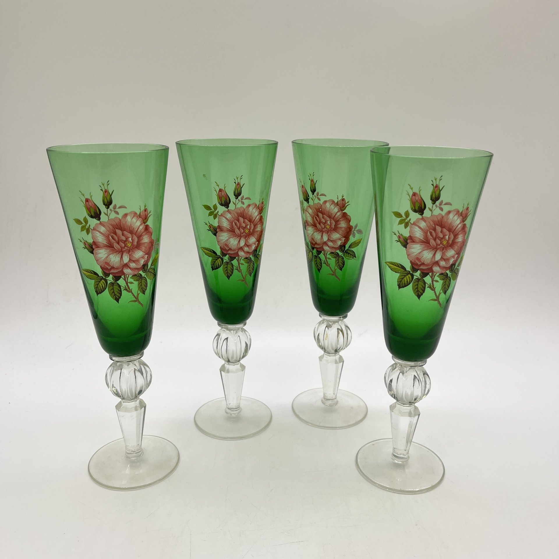 Набор из 4 бокалов в зеленом оттенке с цветочным декором, цветное стекло, деколь, СССР, 1970-1980 гг.