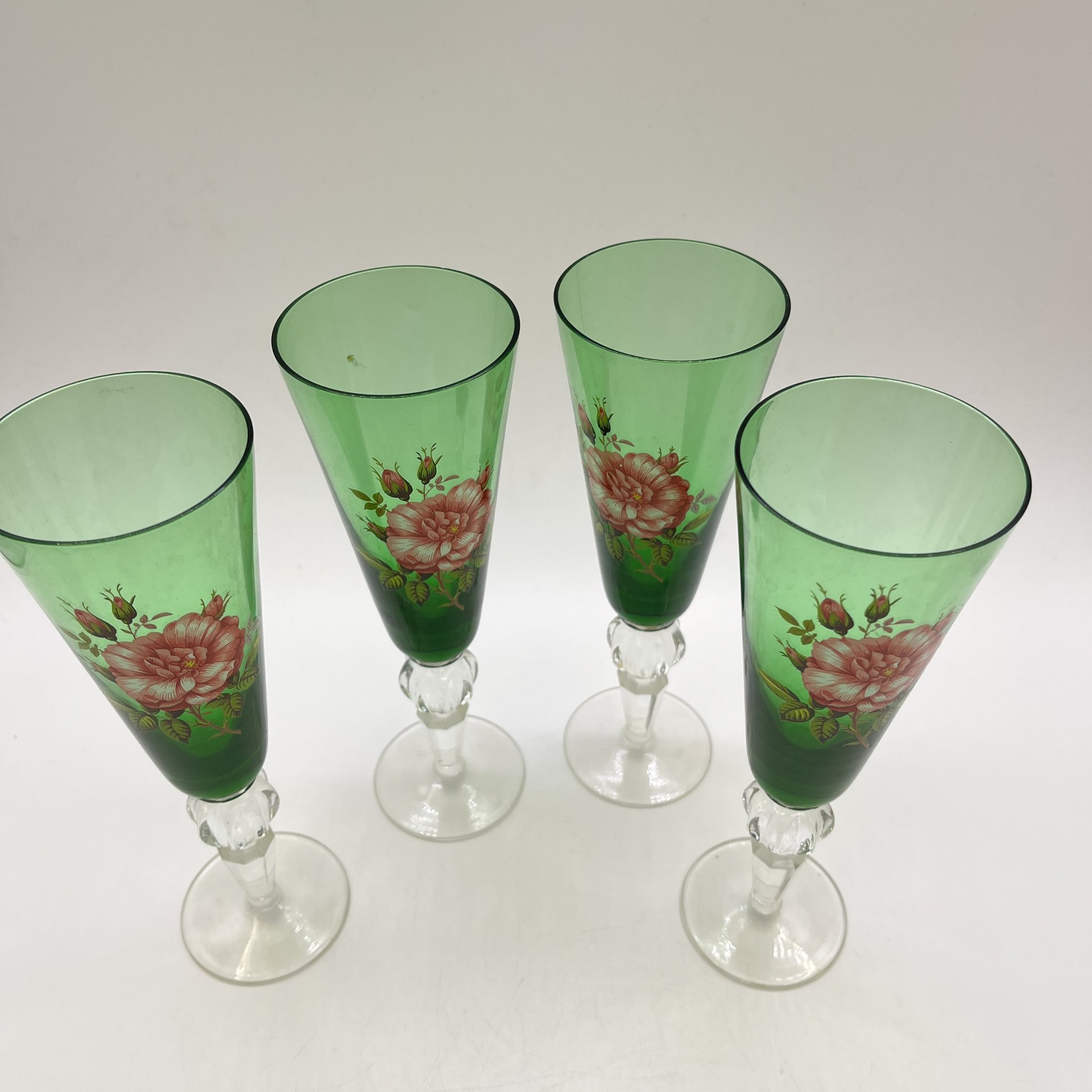 Набор из 4 бокалов в зеленом оттенке с цветочным декором, цветное стекло, деколь, СССР, 1970-1980 гг.