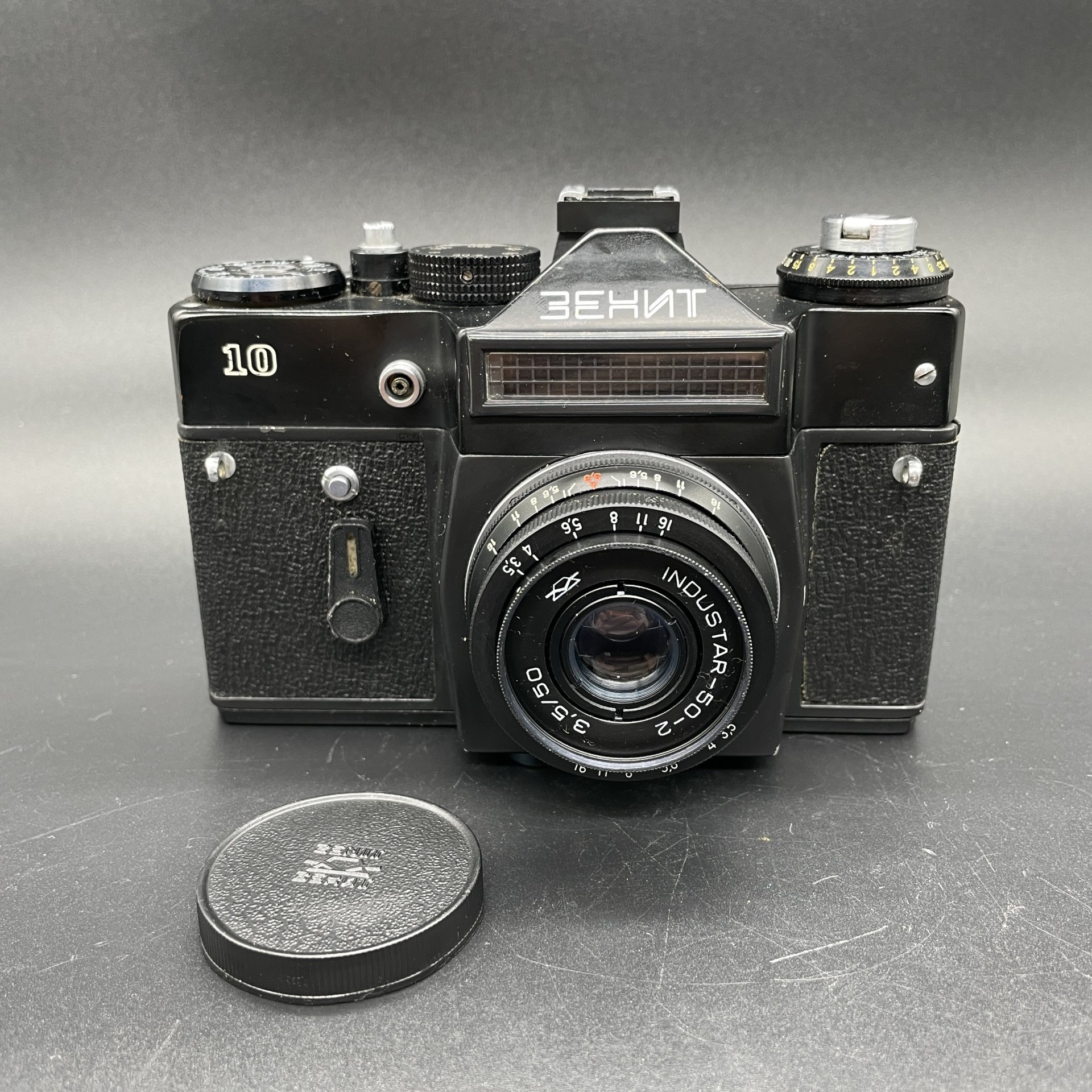 Фотоаппарат "Зенит-10" с объективом "Индустар-50-2" в кофре, Красногорский механический завод (КМЗ)