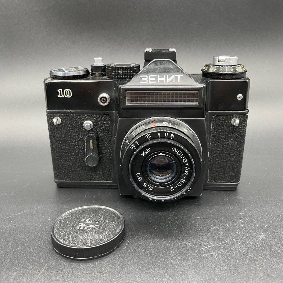 Фотоаппарат "Зенит-10" с объективом "Индустар-50-2" в кофре, Красногорский механический завод (КМЗ)