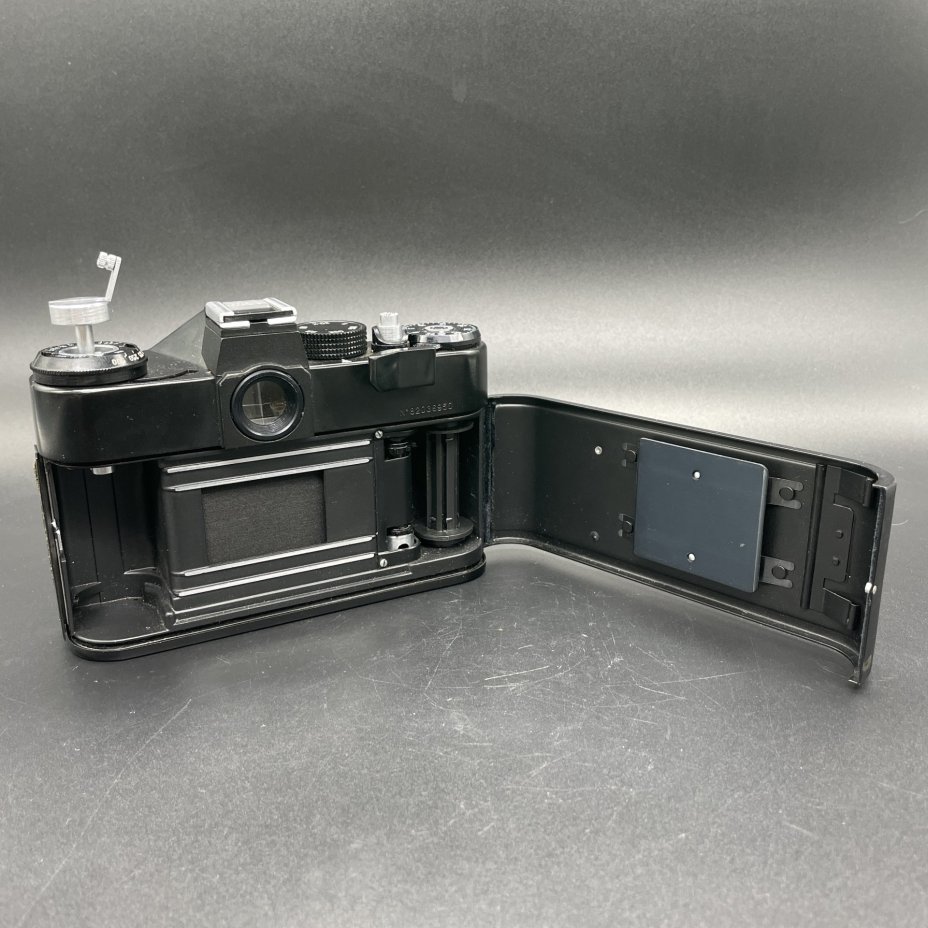 Фотоаппарат "Зенит-10" с объективом "Индустар-50-2" в кофре, Красногорский механический завод (КМЗ)