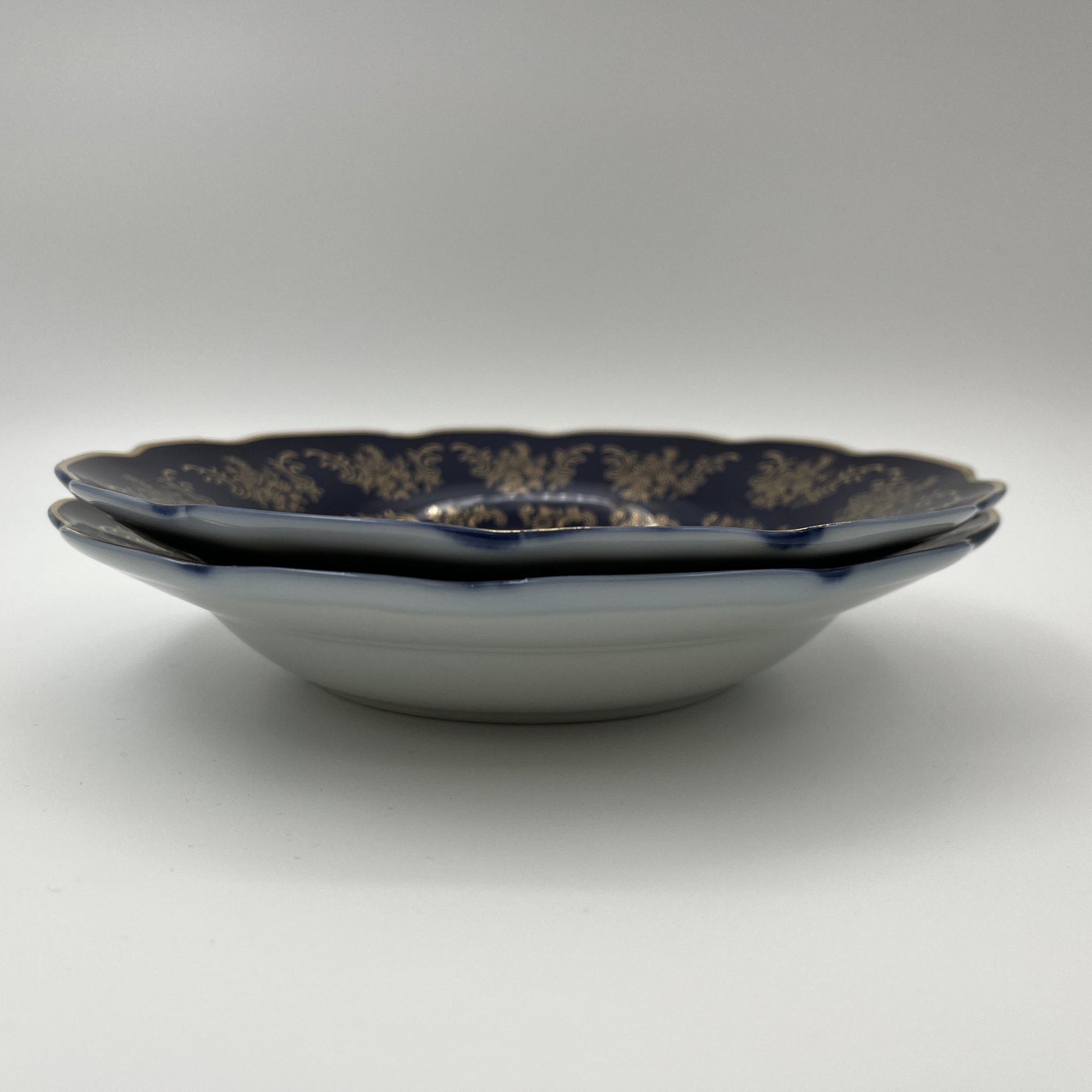 Пара суповых тарелок "Роза" кобальтового цвета с золотистым узором, фарфор, крытье, деколь, золочение, Moritz Zdekauer (MZ), Чехия, 1991-2010 гг.