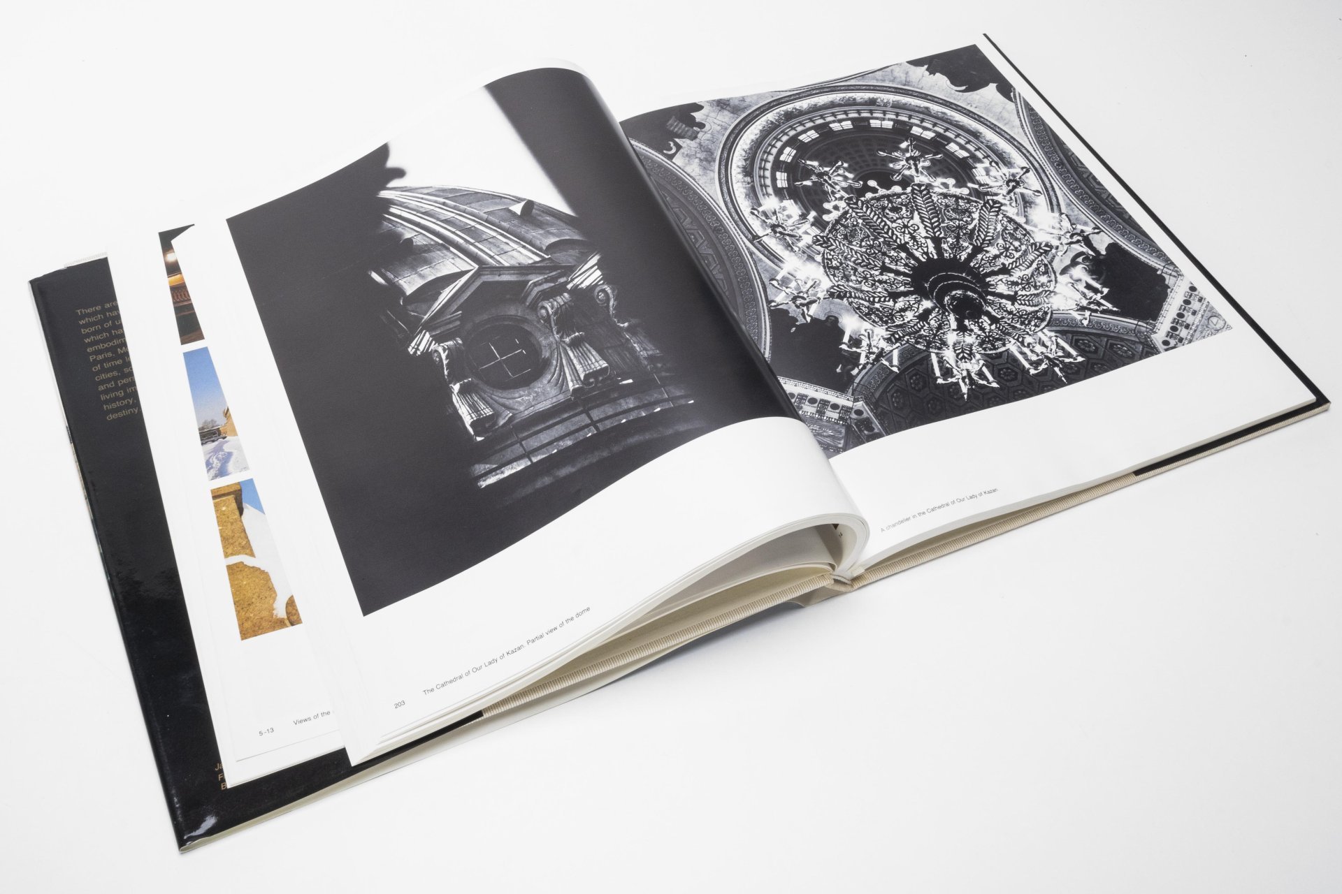 Книга «Leningrad. Art&Architecture» с суперобложкой в картонном футляре, Издательство «Аврора»