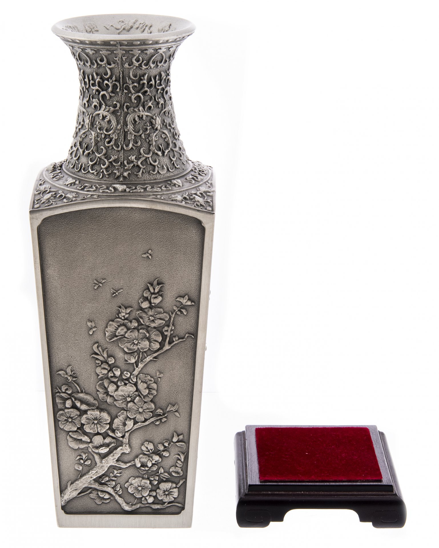 Ваза "Времена года" на подставке, олово, дерево, мануфактура "Royal Selangor", Малайзия, 2000-2015 гг., Royal Selangor