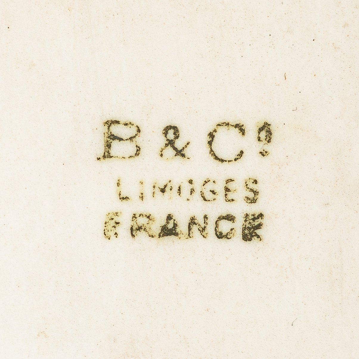 Рулетница, украшенная цветочным декором, фарфор, роспись, эмали, крытье кобальтом, золочение, Bernardaud, Франция, 1900-1930 гг.