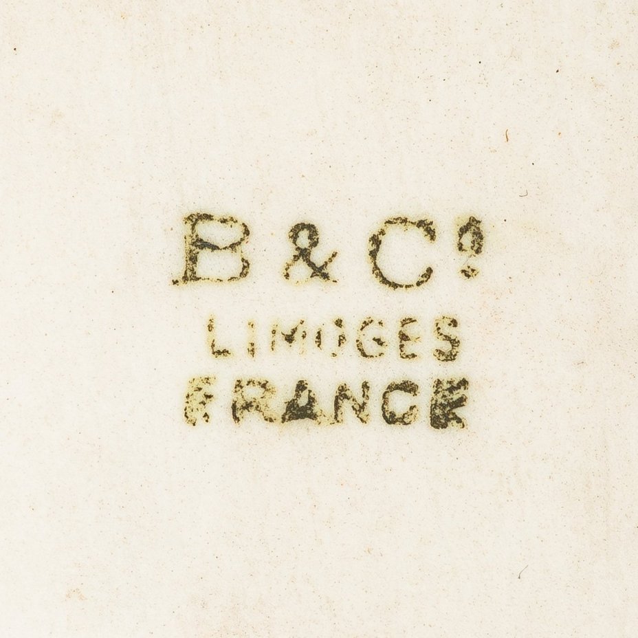 Рулетница, украшенная цветочным декором, фарфор, роспись, эмали, крытье кобальтом, золочение, Bernardaud, Франция, 1900-1930 гг.