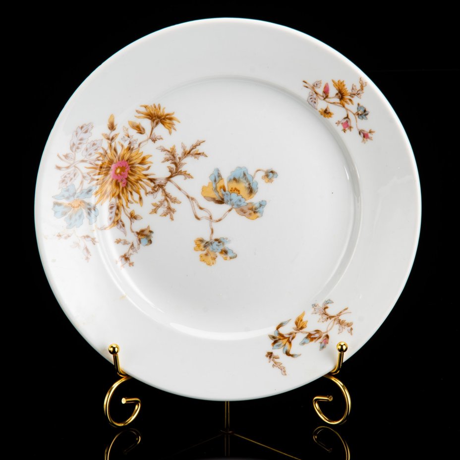 Тарелка обеденная с цветочным декором
