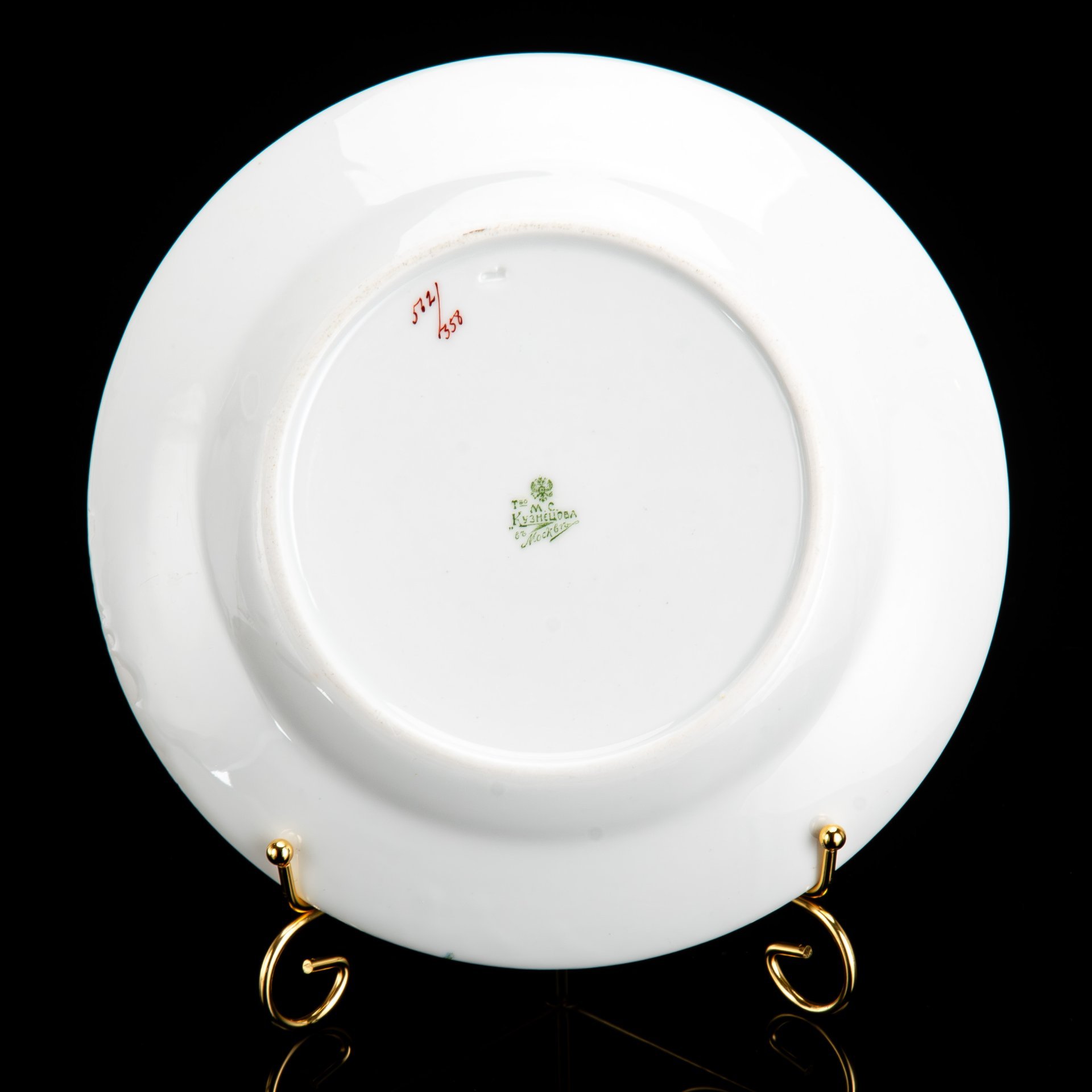 Тарелка обеденная с цветочным декором