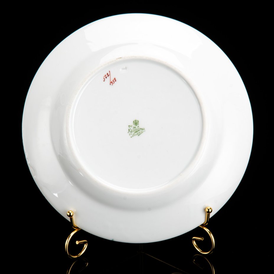 Тарелка обеденная с цветочным декором