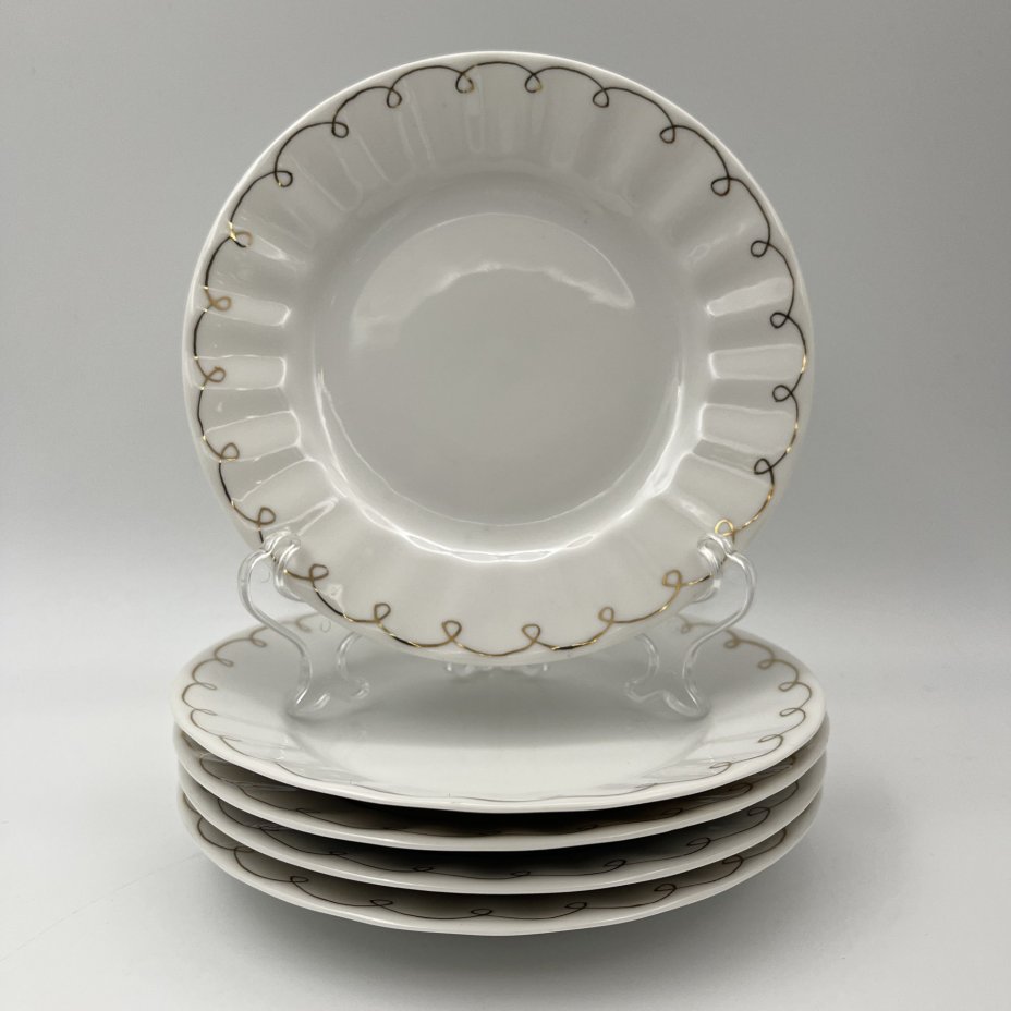 Набор пирожковых (закусочных) тарелок "Золотая арабеска" на 5 персон, форма "Каннелюрный", автор формы Ольшевский В.Н., автор рисунка Паникова К.Н.