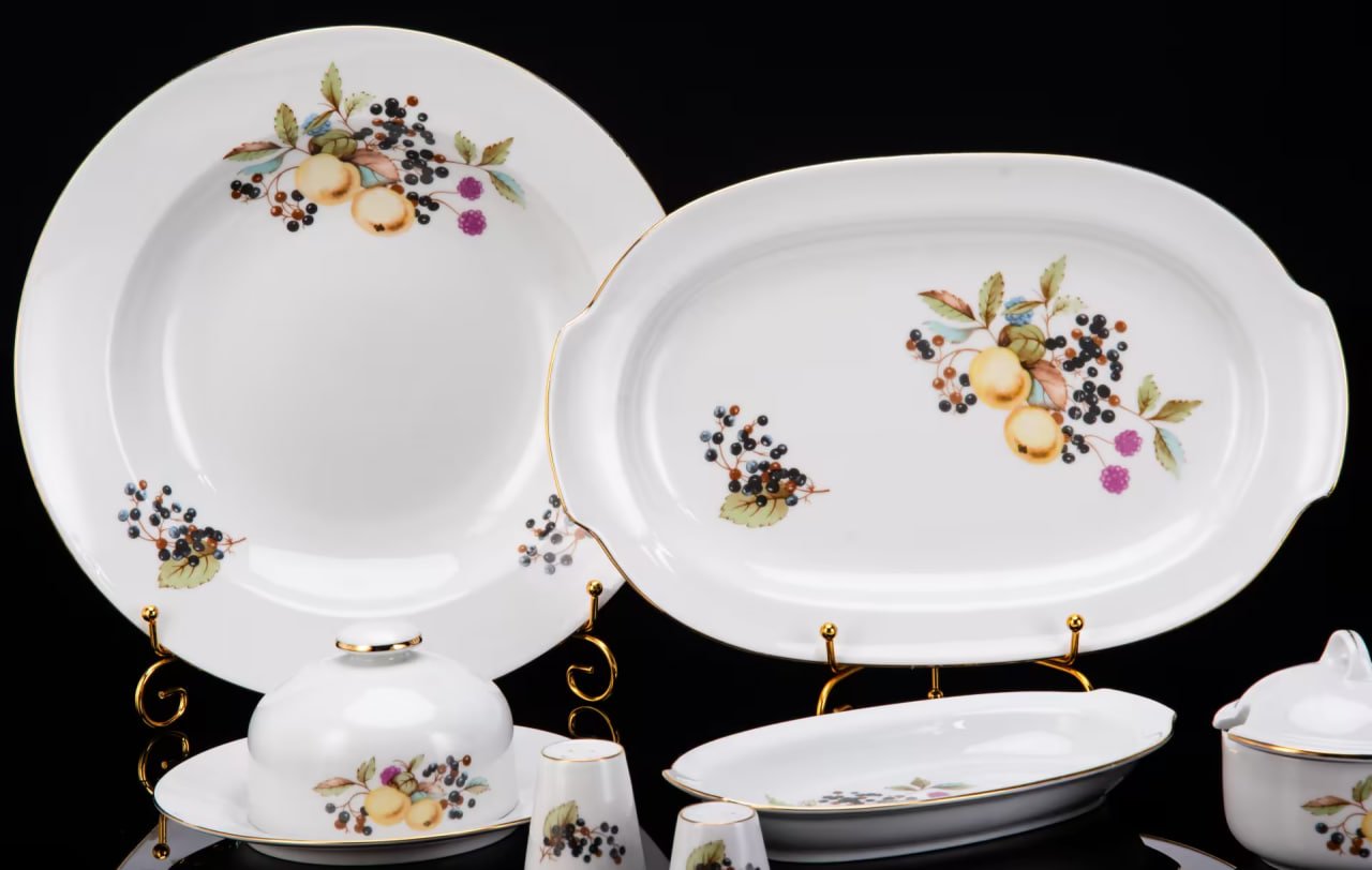 Набор сервировочный "Ягоды и фрукты" (8 предметов), фарфор, деколь, золочение, Graf Von Henneberg Porzellan, 1777 Jlmenau, ГДР, 1970-1980 гг.