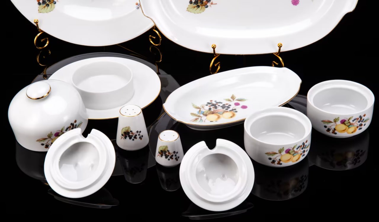 Набор сервировочный "Ягоды и фрукты" (8 предметов), фарфор, деколь, золочение, Graf Von Henneberg Porzellan, 1777 Jlmenau, ГДР, 1970-1980 гг.