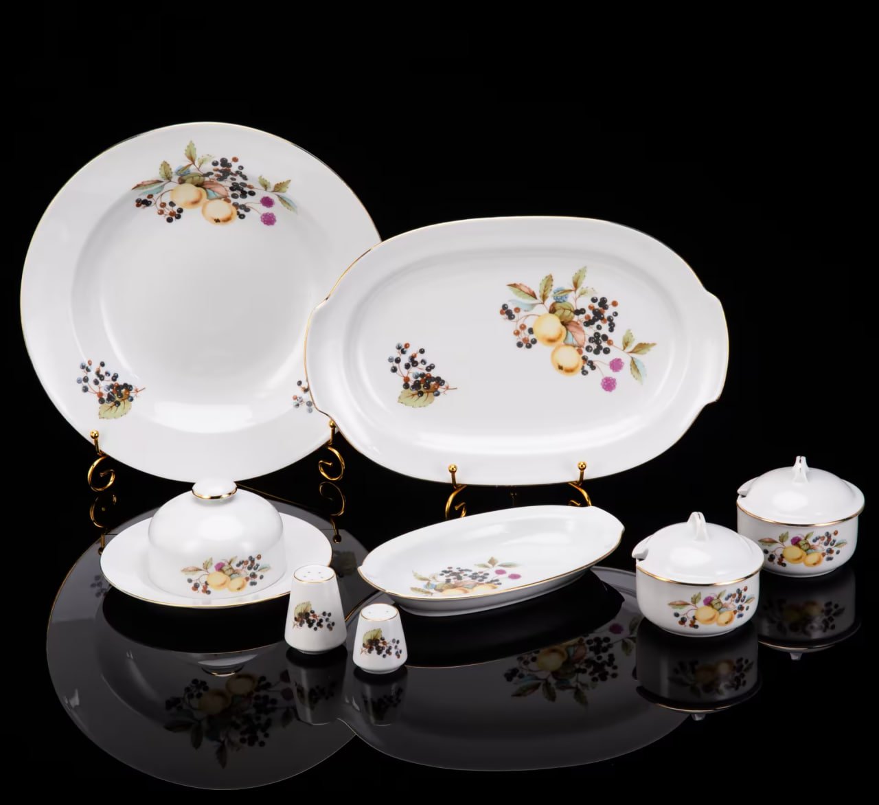Набор сервировочный "Ягоды и фрукты" (8 предметов), фарфор, деколь, золочение, Graf Von Henneberg Porzellan, 1777 Jlmenau, ГДР, 1970-1980 гг.