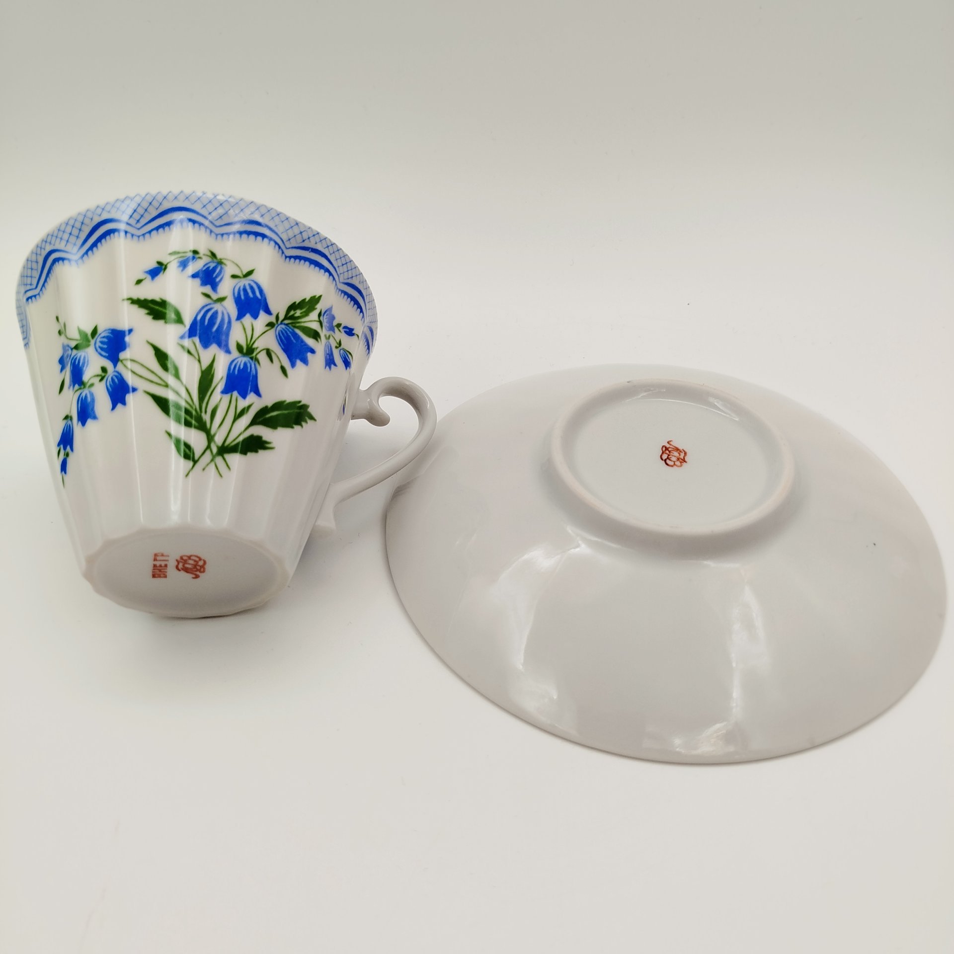 Пара чайная "Колокольчики", форма "Лучистая", фарфор, деколь, Ленинградский фарфоровый завод (ЛФЗ), СССР, 1970-1991 гг.