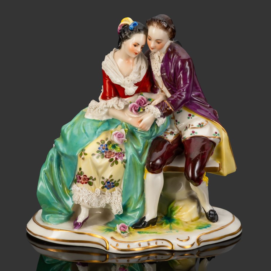 Статуэтка "Влюбленные" ("Галантная сцена"), фарфор, роспись, кружевной фарфор, золочение, Aelteste Volkstedt, Германия, 1930-1936 гг.