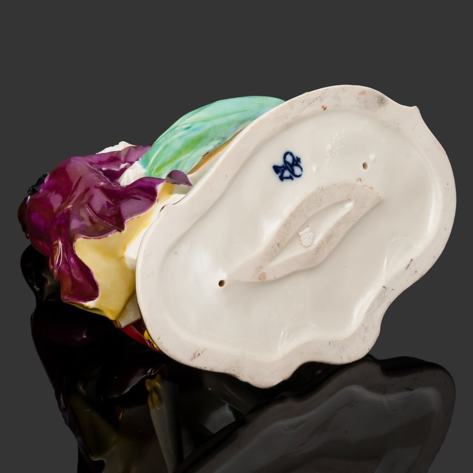 Статуэтка "Влюбленные" ("Галантная сцена"), фарфор, роспись, кружевной фарфор, золочение, Aelteste Volkstedt, Германия, 1930-1936 гг.