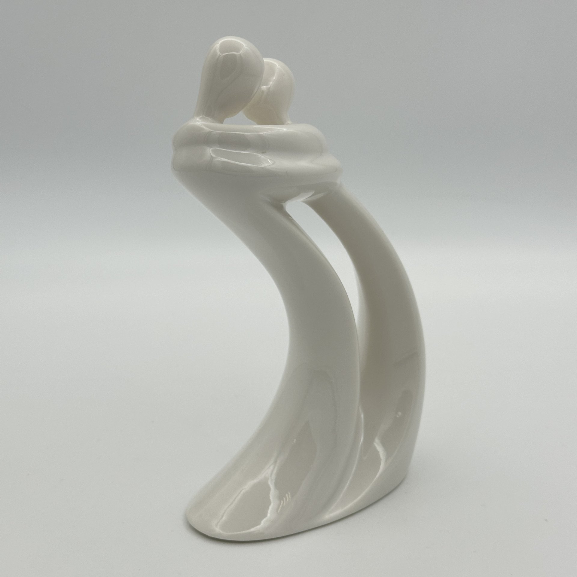 Статуэтка "Love" из серии "Круг любви", дизайнер Kim Lawrense, Enesco group