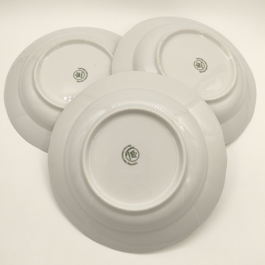 Набор из 3-х суповых тарелок, украшенных ленточным орнаментом, фарфор, золочение, Kahla, Германия, 1970-1990 гг.