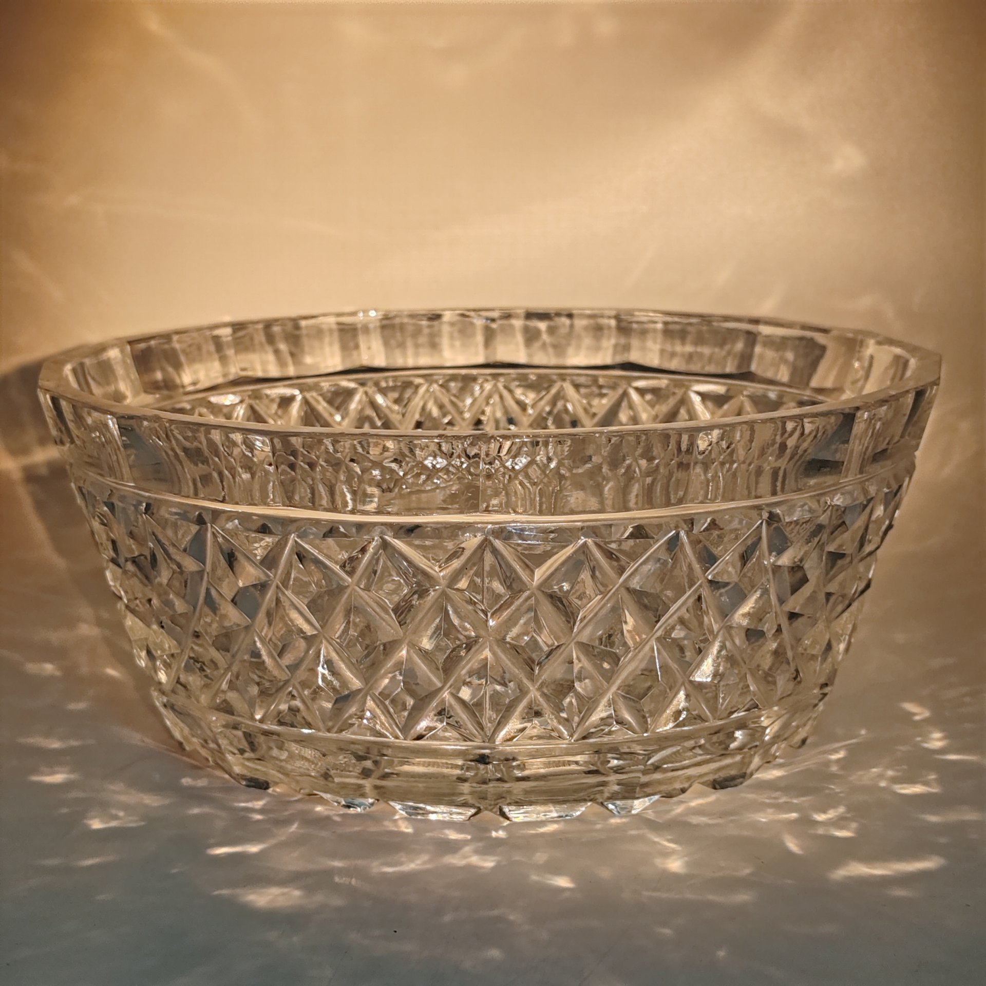 Салатник с рельефным декором, хрусталь, алмазная грань, СССР, 1970-1990 гг.