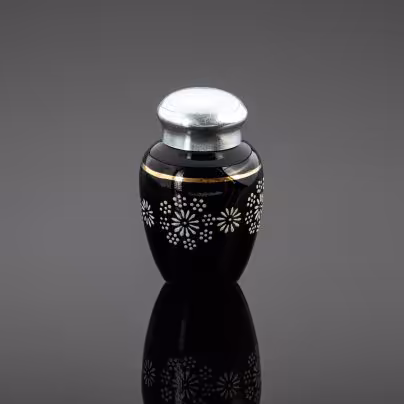 Емкость для хранения чая (чайница), украшенная цветочным рисунком