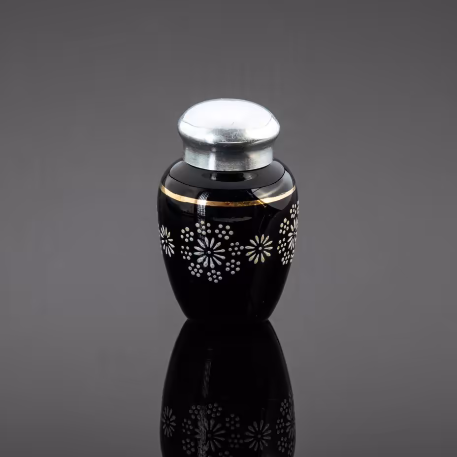Емкость для хранения чая (чайница), украшенная цветочным рисунком