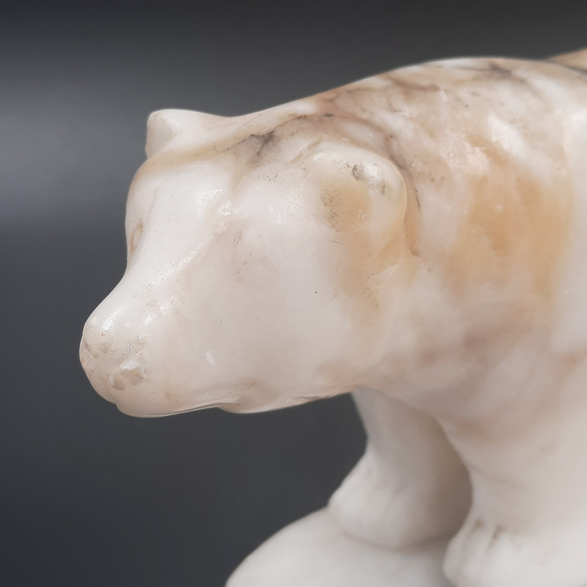 Пепельница, декорированная фигурой медведя, мрамор, СССР, 1960-1980 гг.