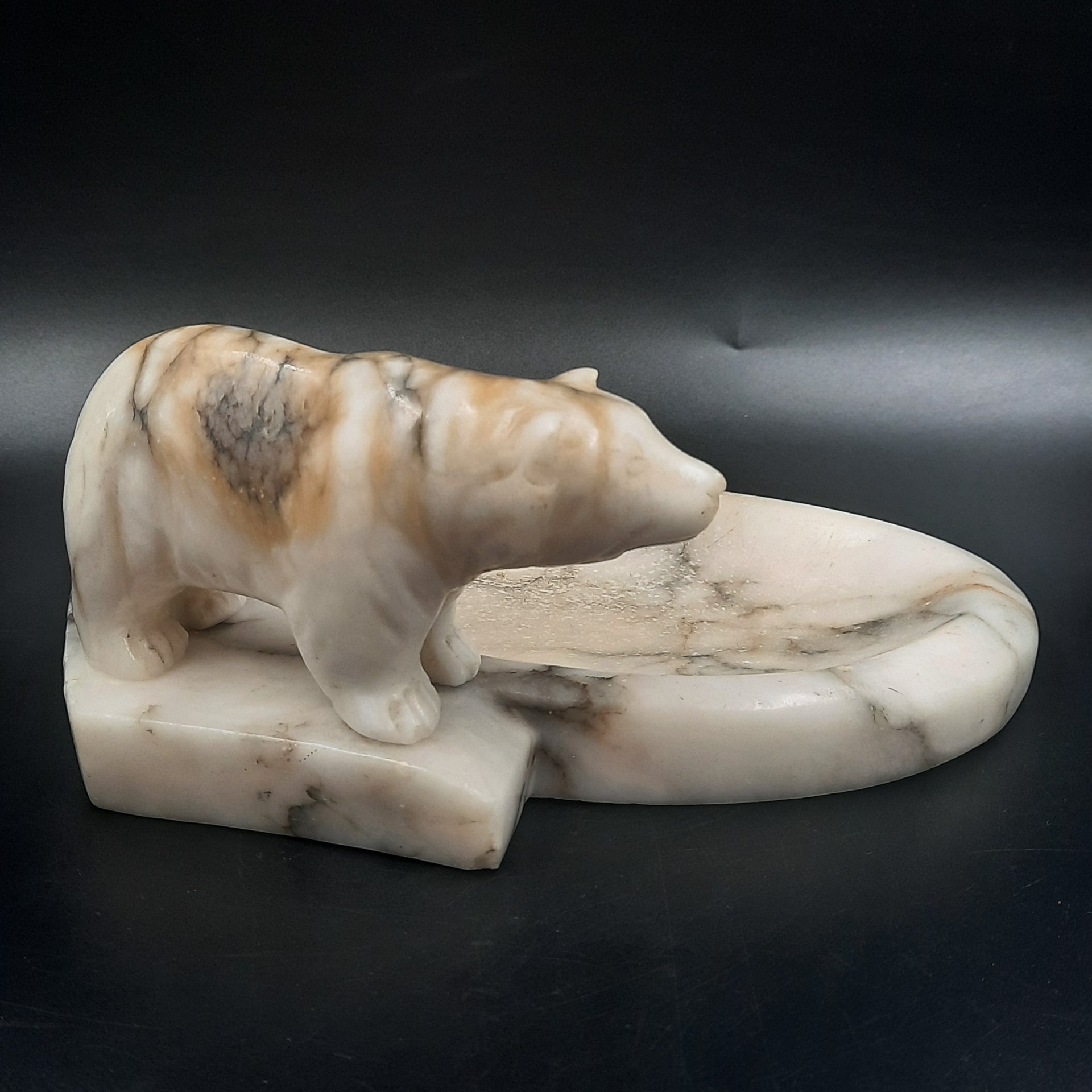 Пепельница, декорированная фигурой медведя, мрамор, СССР, 1960-1980 гг.