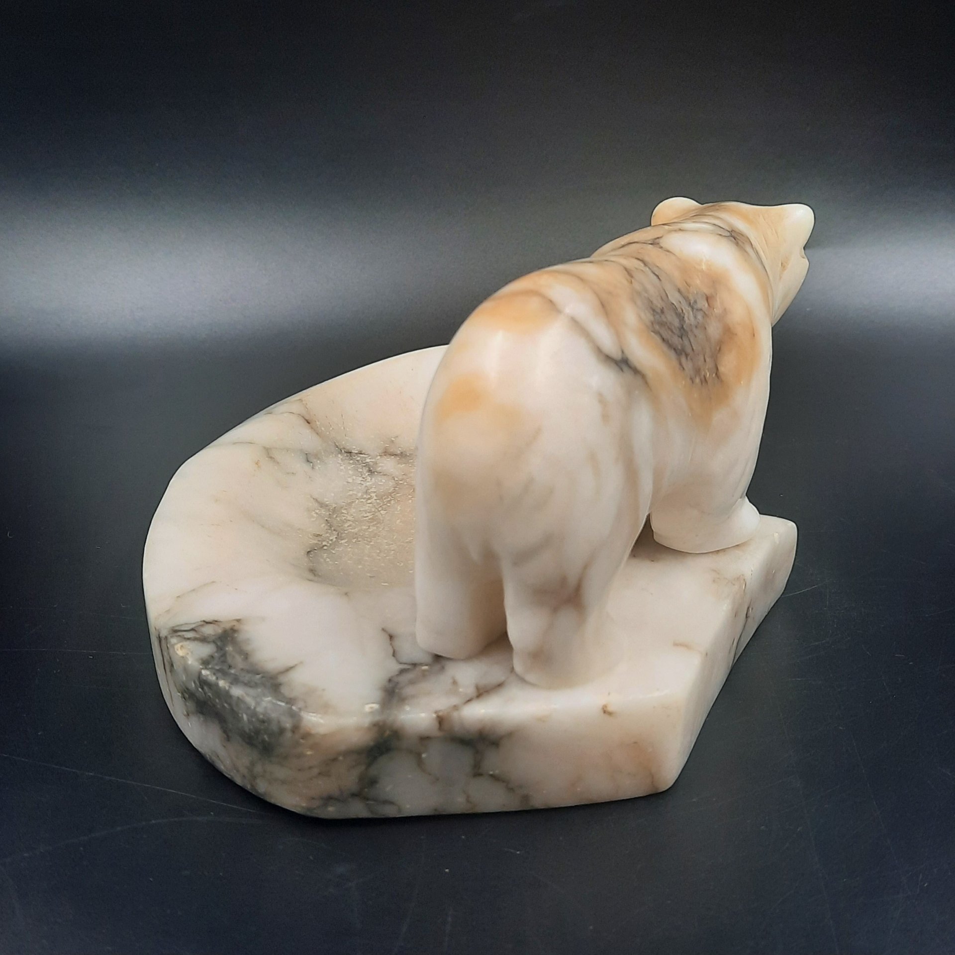 Пепельница, декорированная фигурой медведя, мрамор, СССР, 1960-1980 гг.