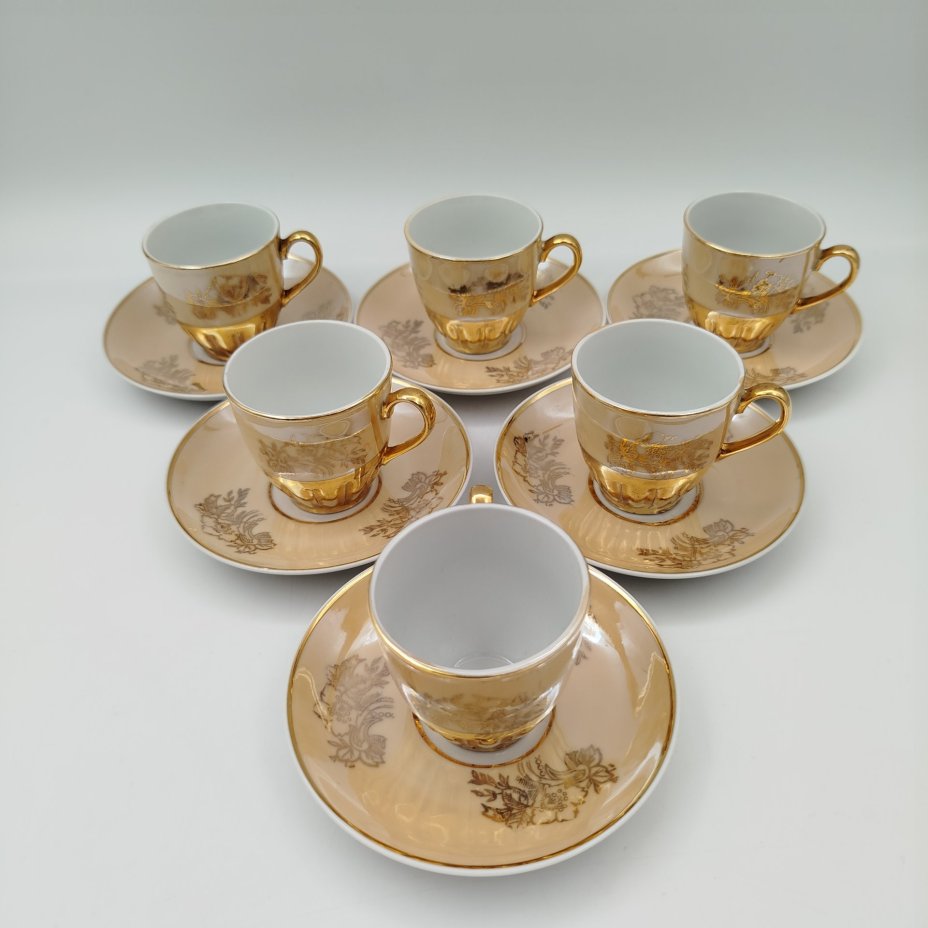 Набор из шести кофейных пар с цветочным декором в золотистой гамме, фарфор, крытье, золочение, ГДР, 1970-1990 гг.