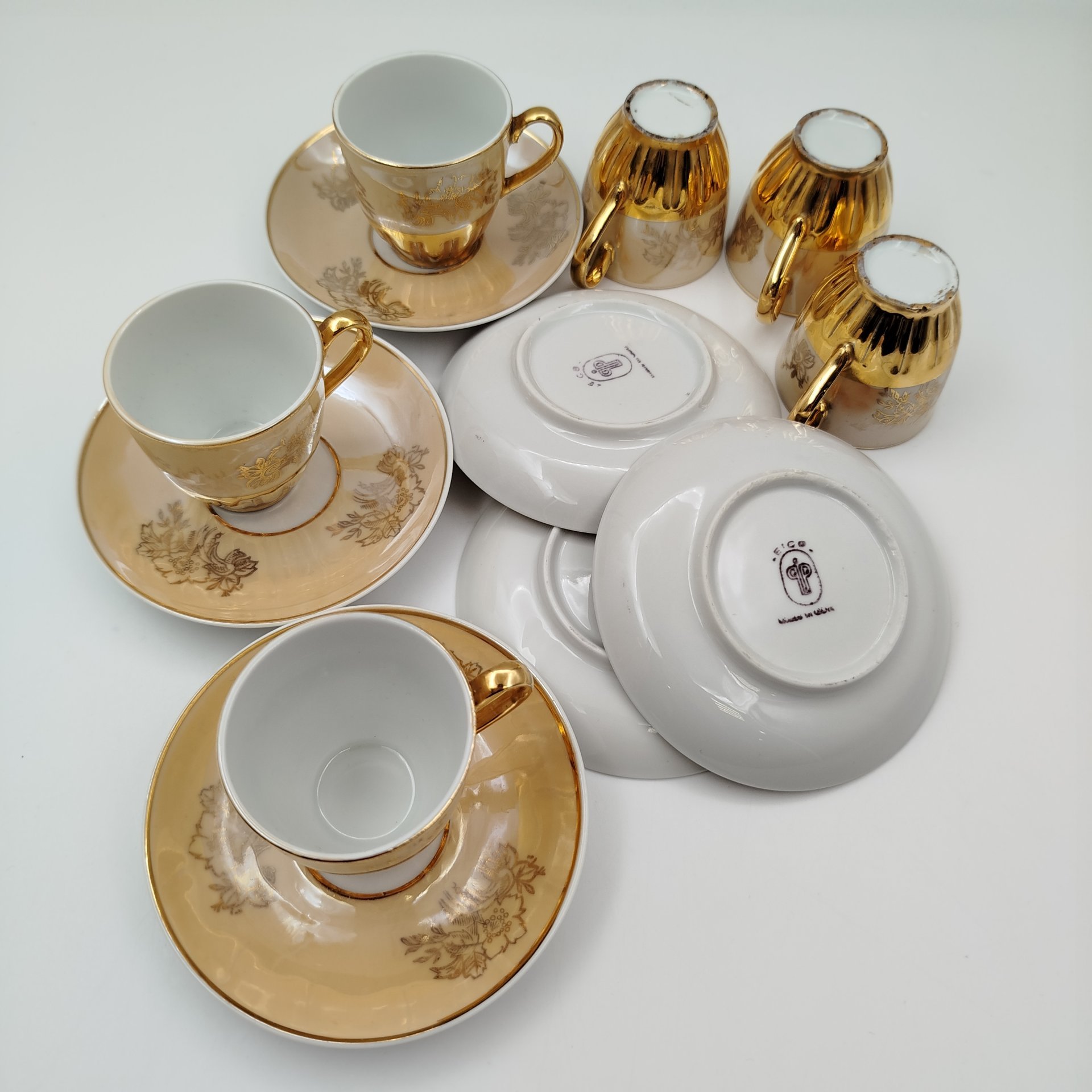 Набор из шести кофейных пар с цветочным декором в золотистой гамме, фарфор, крытье, золочение, ГДР, 1970-1990 гг.
