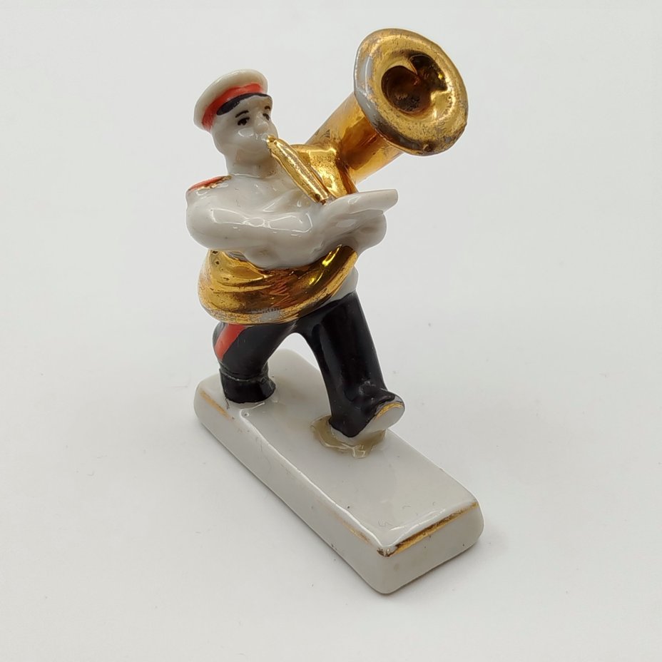 Статуэтка "Суворовец с трубой" из серии "Суворовский оркестр", скульптор Г. Молдаван