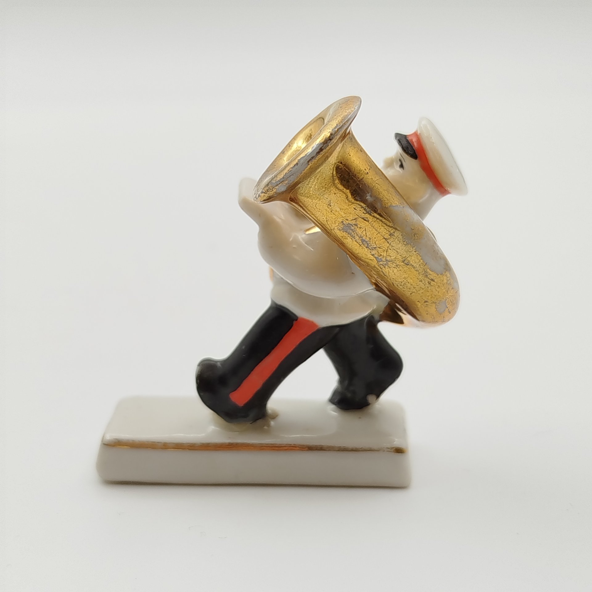 Статуэтка "Суворовец с трубой" из серии "Суворовский оркестр", скульптор Г. Молдаван