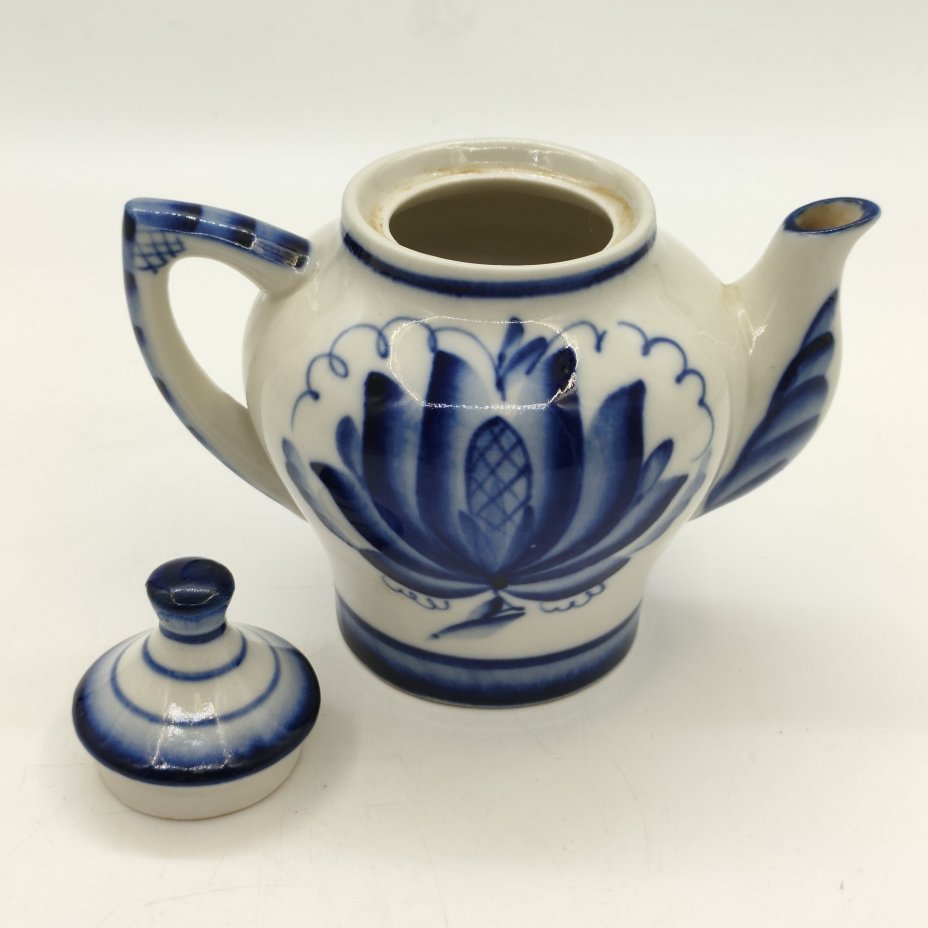 Чайник заварочный, украшенный цветочным декором, Гжельское производственное объединение "Электроизолятор"