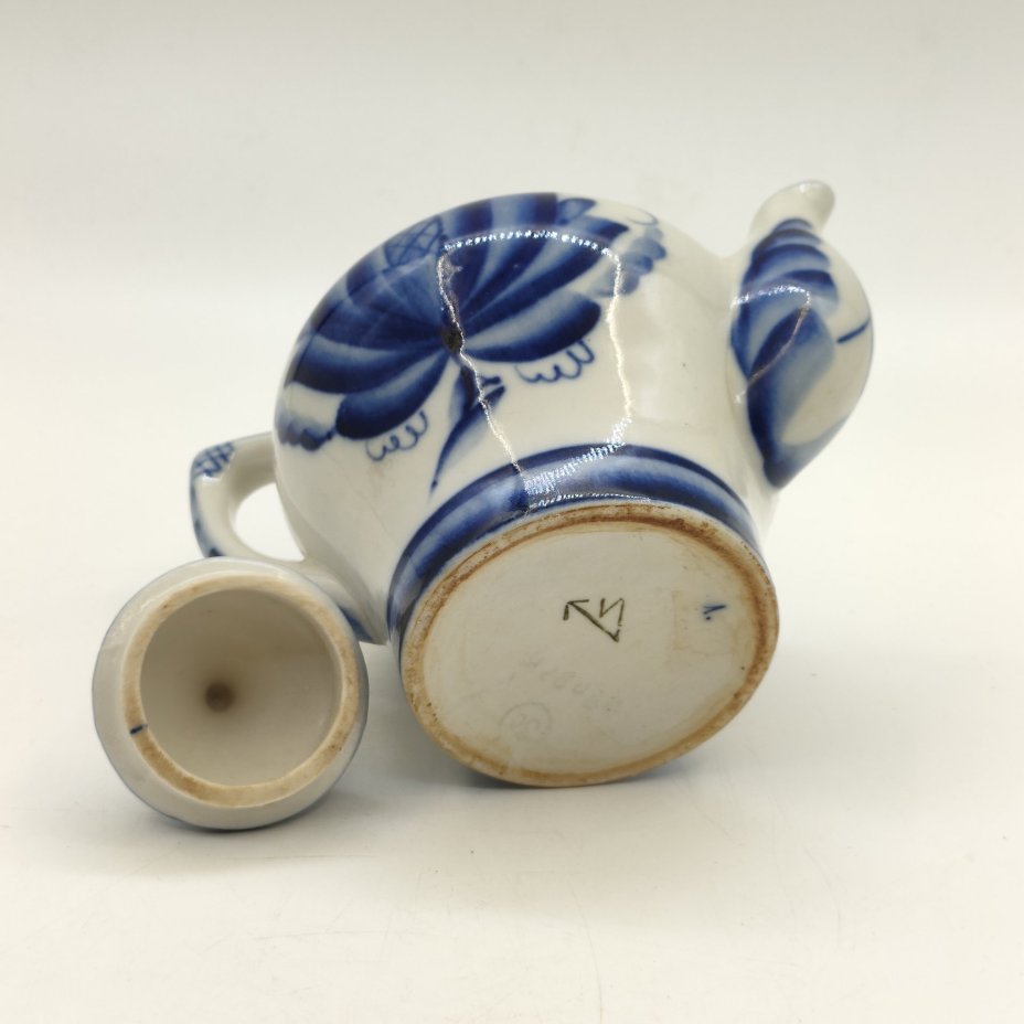 Чайник заварочный, украшенный цветочным декором, Гжельское производственное объединение "Электроизолятор"