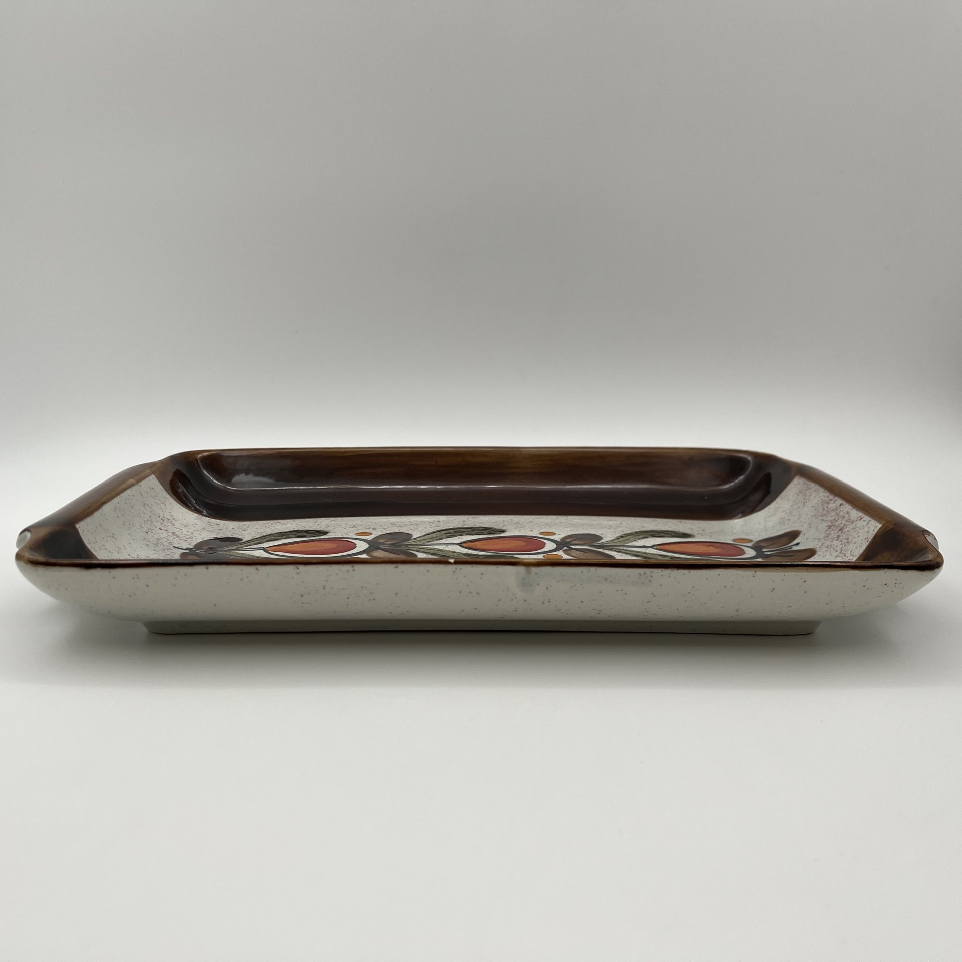 Блюдо сервировочное, украшенное минималистичным растительным декором, Schramberg, керамика, роспись, Германия, 1960-1980 гг.