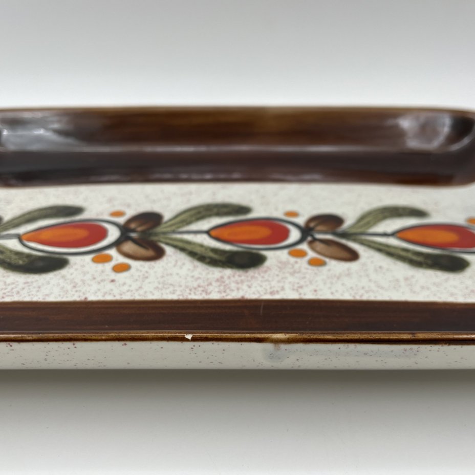 Блюдо сервировочное, украшенное минималистичным растительным декором, Schramberg