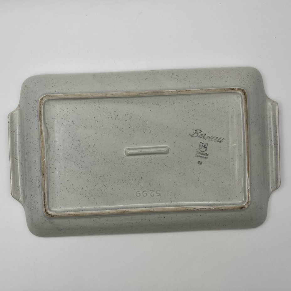 Блюдо сервировочное, украшенное минималистичным растительным декором, Schramberg