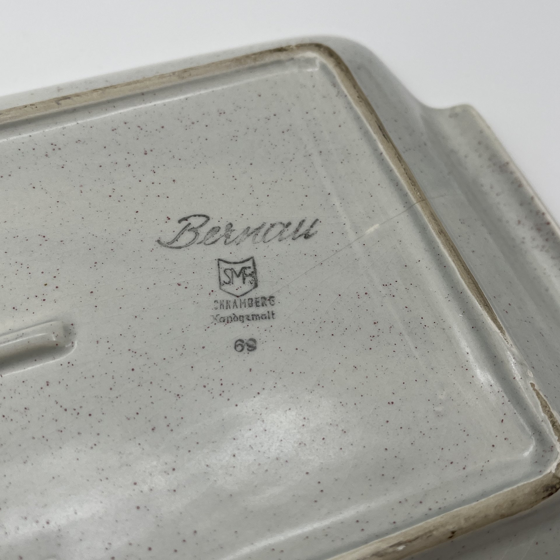 Блюдо сервировочное, украшенное минималистичным растительным декором, Schramberg, керамика, роспись, Германия, 1960-1980 гг.