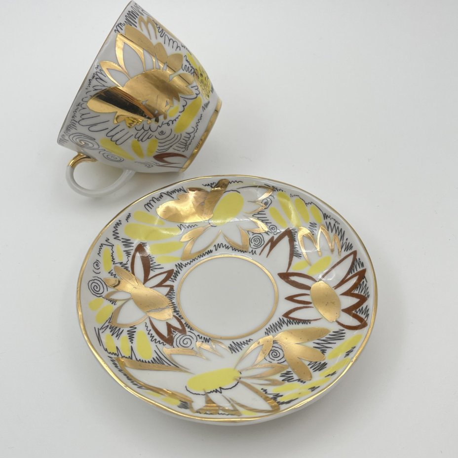 Кофейная пара "Золотые ромашки", автор росписи Л.И. Григорьева, фарфор, деколь, золочение, Ленинградский фарфоровый завод (ЛФЗ), СССР, 1975-1990 гг.