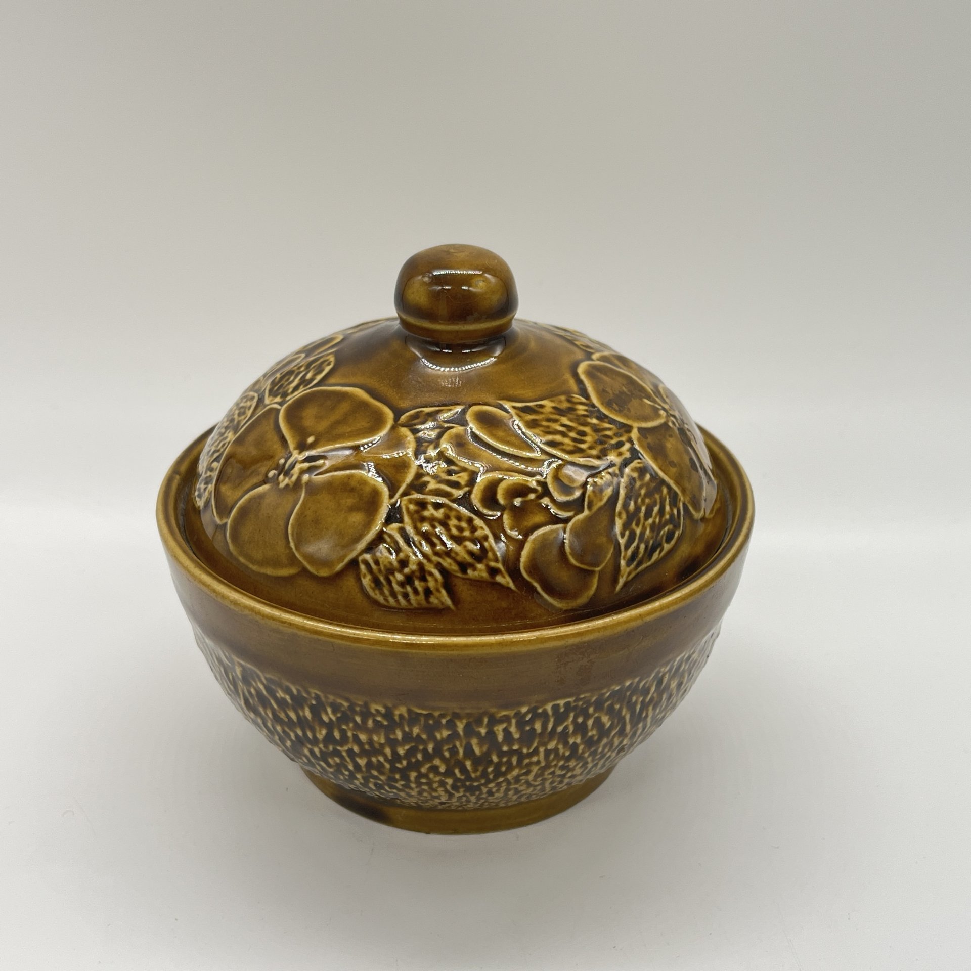 Сахарница с цветочным декором, керамика, СССР, 1970-1990 гг.