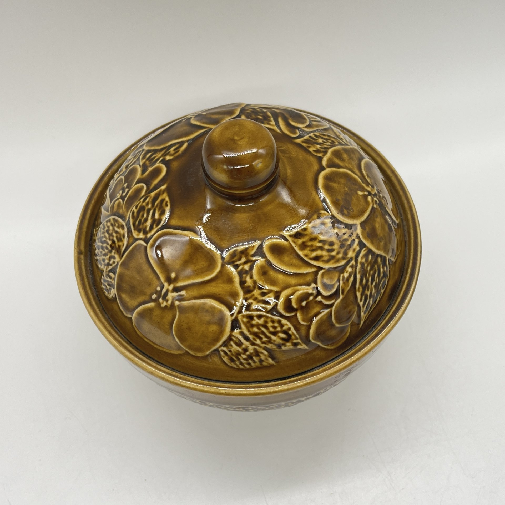 Сахарница с цветочным декором, керамика, СССР, 1970-1990 гг.