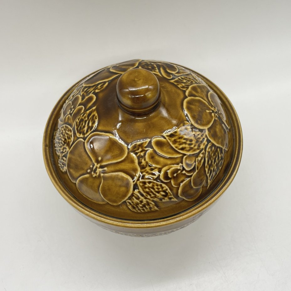 Сахарница с цветочным декором