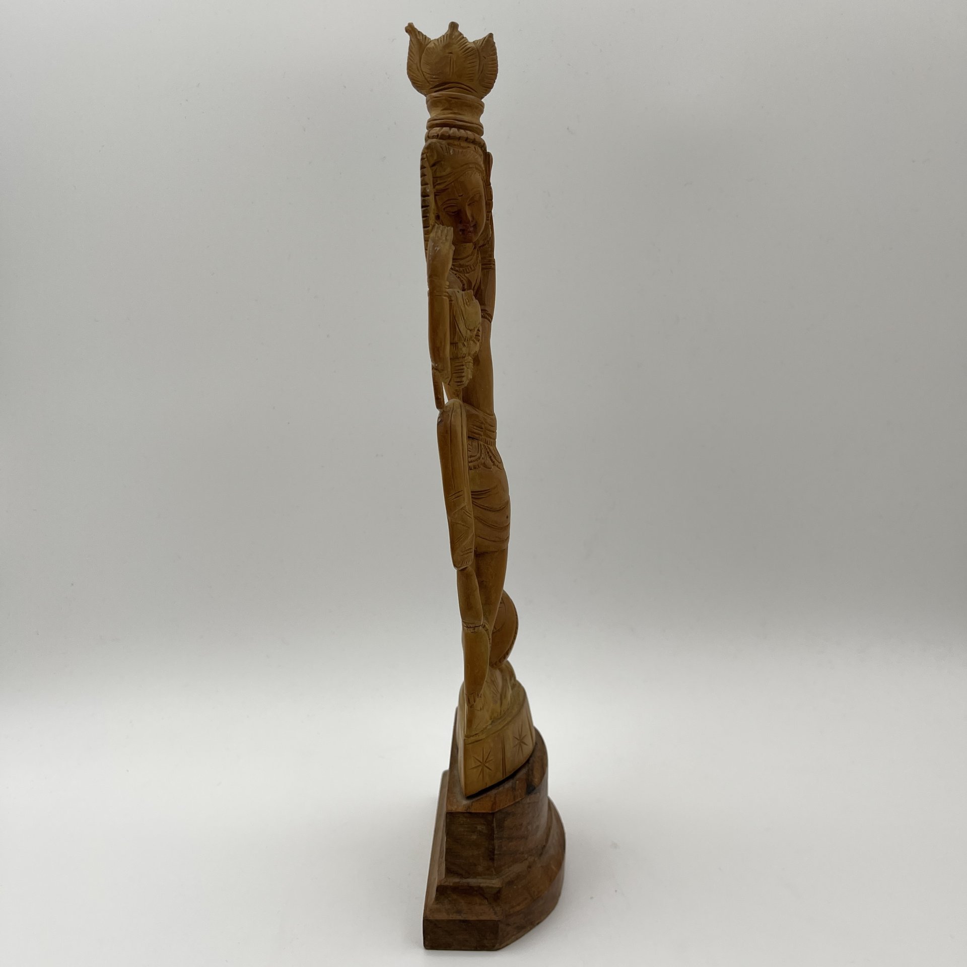 Статуэтка "Радха и Кришна" (божественная чета в индуизме, в которой Бог предстаёт в мужской и женской ипостасях Кришны и его возлюбленной Радхи), дерево, резьба, Индия, 1970-1990 гг.