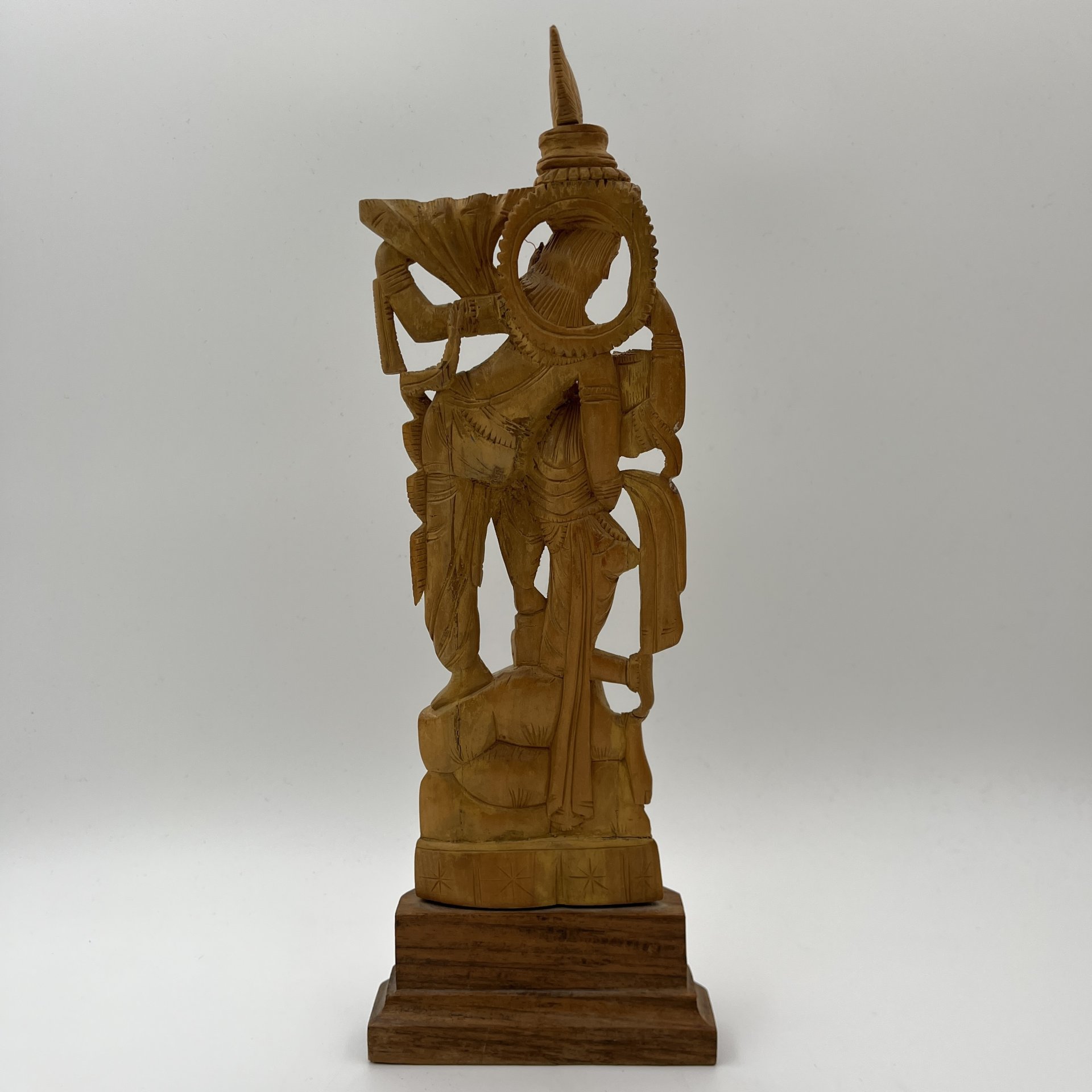 Статуэтка "Радха и Кришна" (божественная чета в индуизме, в которой Бог предстаёт в мужской и женской ипостасях Кришны и его возлюбленной Радхи), дерево, резьба, Индия, 1970-1990 гг.