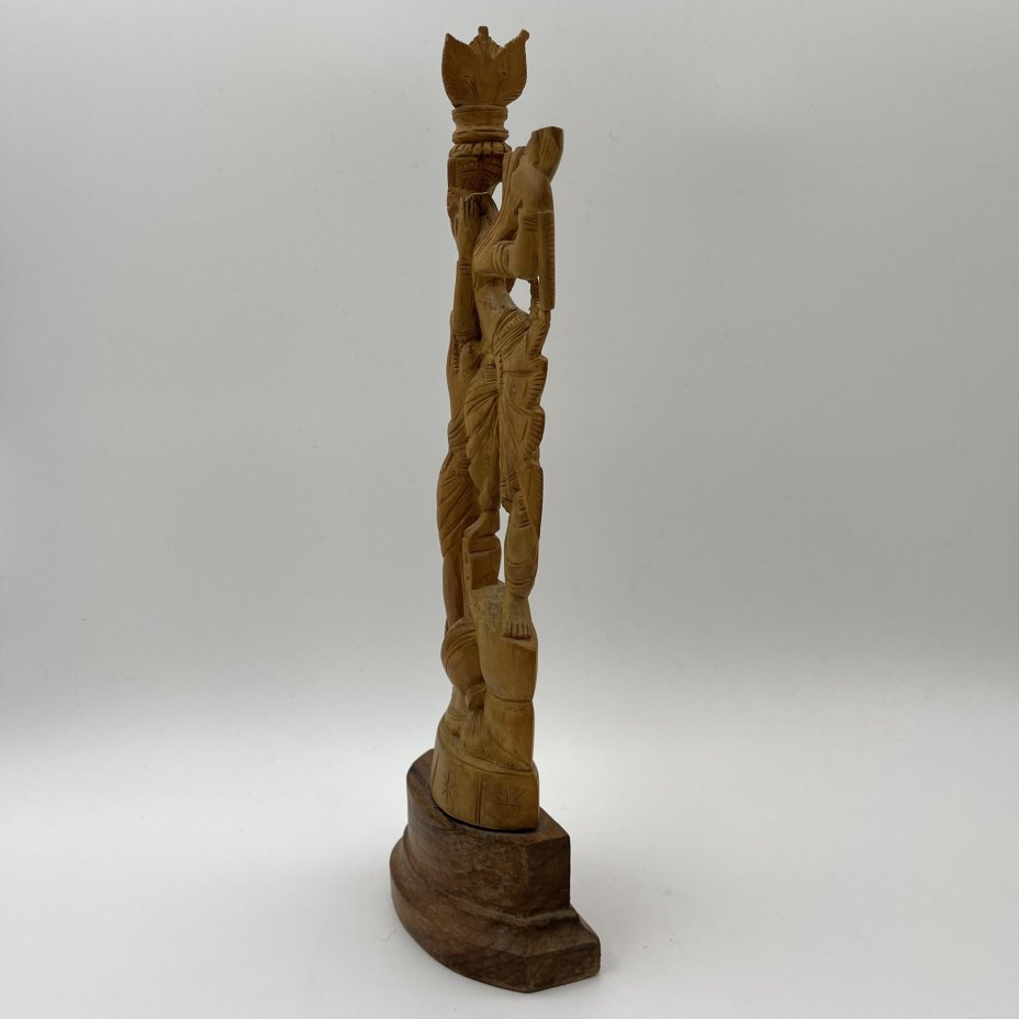 Статуэтка "Радха и Кришна" (божественная чета в индуизме, в которой Бог предстаёт в мужской и женской ипостасях Кришны и его возлюбленной Радхи)