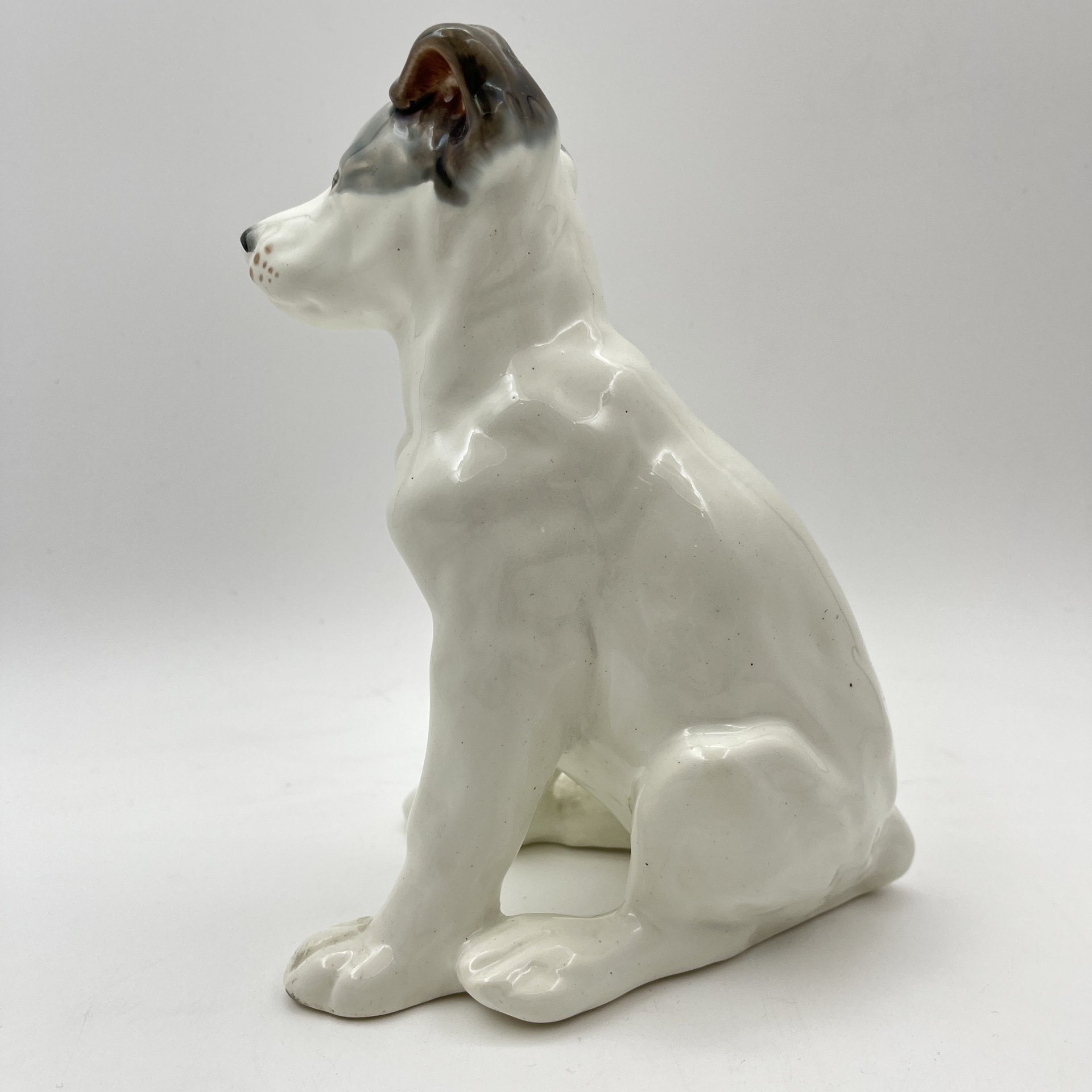 Статуэтка "Собака" ("Щенок дога"), скульптор Гуревич Е. М., фаянс, роспись, Конаковский фаянсовый завод им. М.И. Калинина (ЗиК Конаково), СССР, 1962-1991 гг.